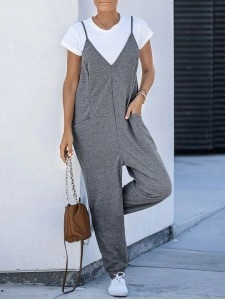 Knitted V-neck strap pocket jumpsuit