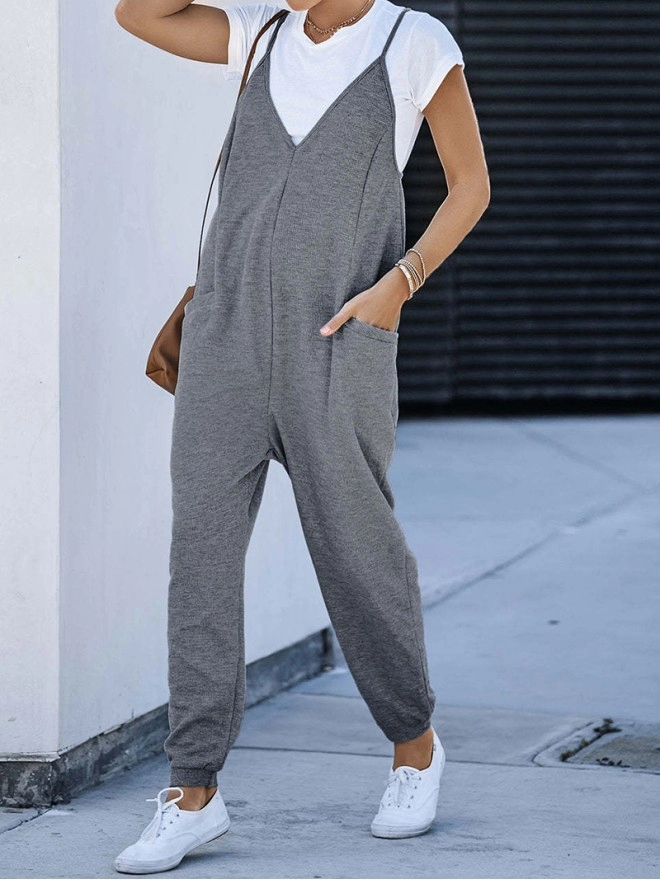 Knitted V-neck strap pocket jumpsuit