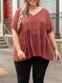 V-neck short sleeved shirt with ruffle hem